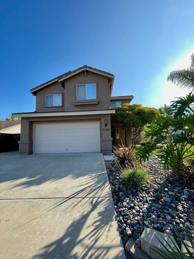 Foto del edificio - Beautiful 4 Bedroom-2.5 Bathroom Two Story...