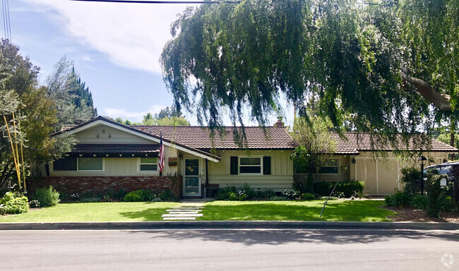 Building Photo - 10304 Cliota St