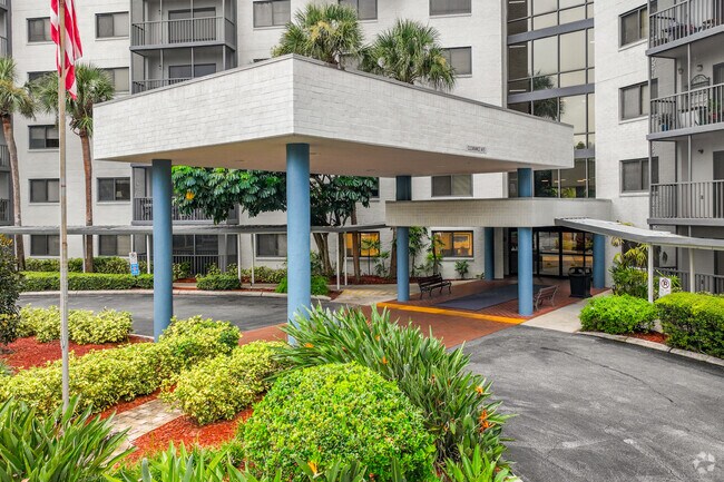 Entrada - Hampton Apartments