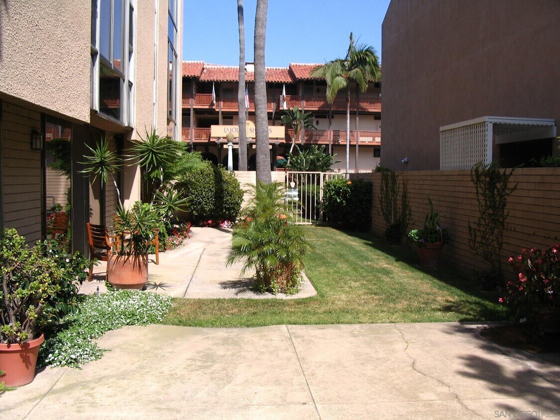 8111 Camino Del Oro Unit J, San Diego, CA 92037 Condo for Rent in San