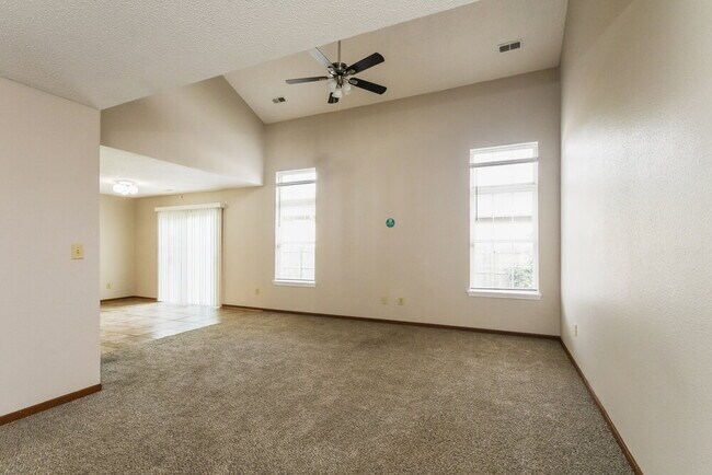 Building Photo - 1247 Country Ridge Ln