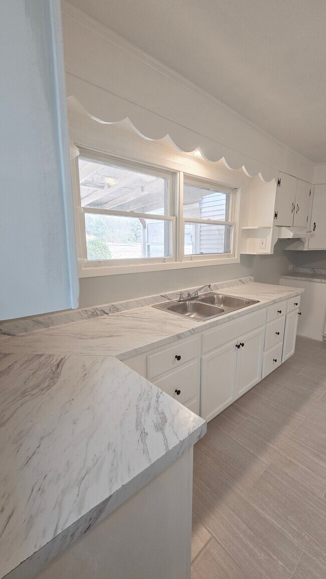 Foto del edificio - 1384 Aldrich St NE