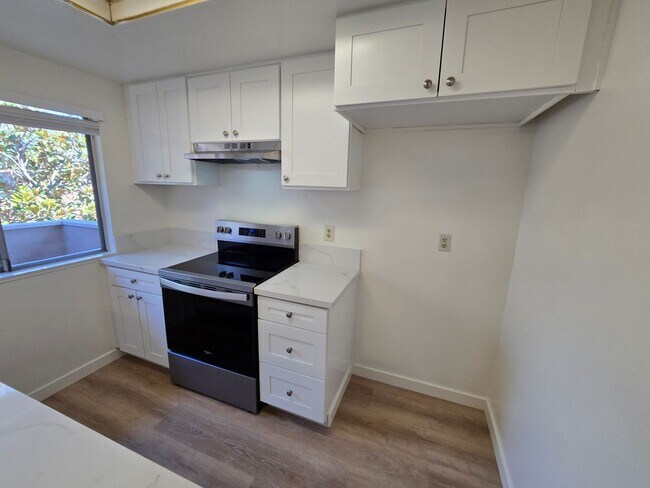 Building Photo - MOVE-IN SPECIAL: 1/2 OFF 1ST MONTH'S RENT!...