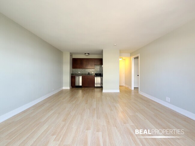 Building Photo - 443 W Wellington Ave