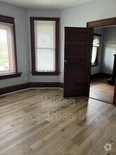 Building Photo - 421 N 1st St