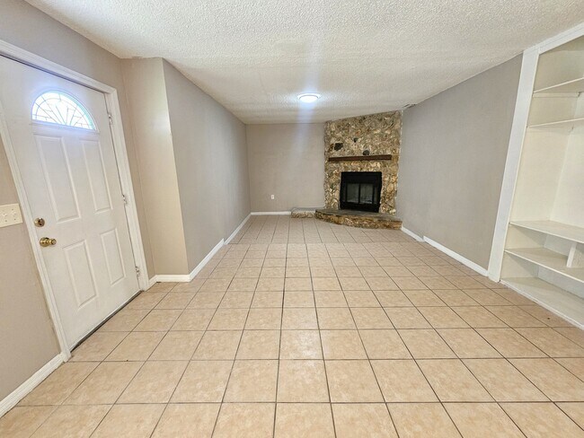 Foto del edificio - 6301 Breezewood St