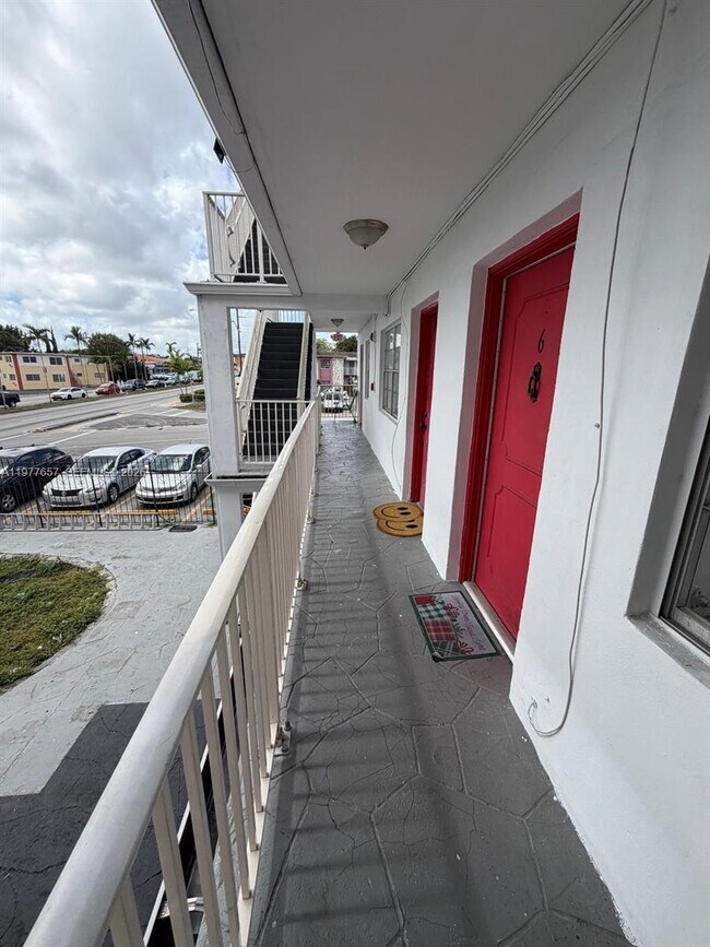 Foto del edificio - 3211 W Flagler St