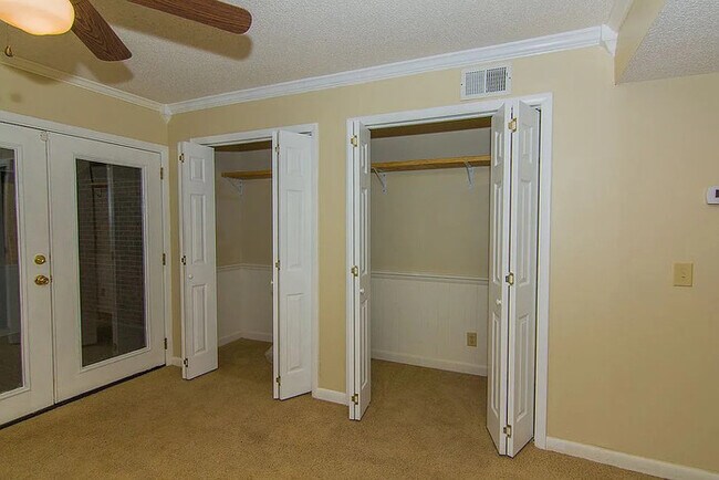 Foto del edificio - Spacious 3-Bedroom, 2-Bath Condo Available!