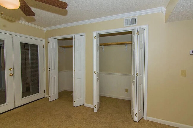 Building Photo - Spacious 3-Bedroom, 2-Bath Condo Available!