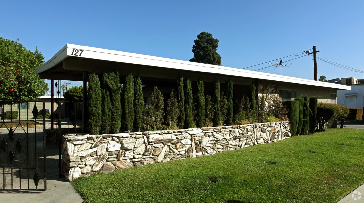 Foto del edificio - 127 W Vermont Ave