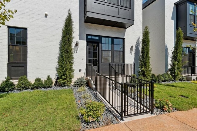 Building Photo - 18821 Selah Wy