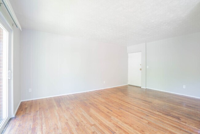 Building Photo - 4625 Vendome Pl