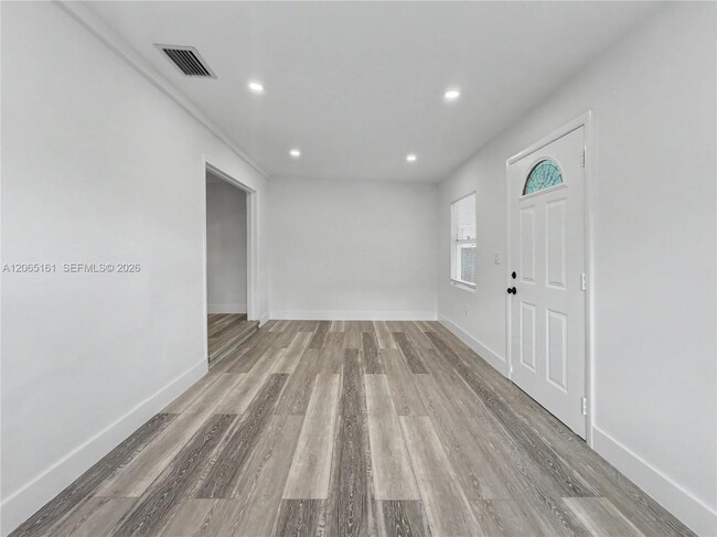 Building Photo - 228 NW 39th St
