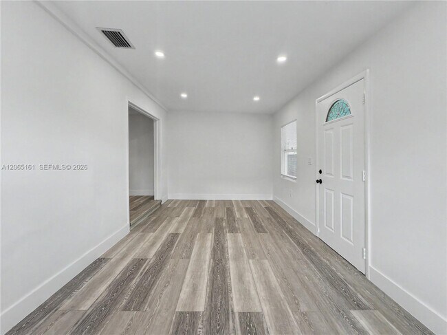 Foto del edificio - 228 NW 39th St