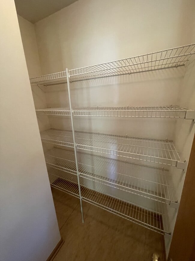 Building Photo - 160 Concord Dr S