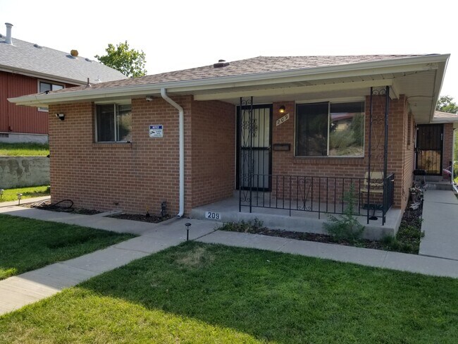 Building Photo - 209 S Hooker St