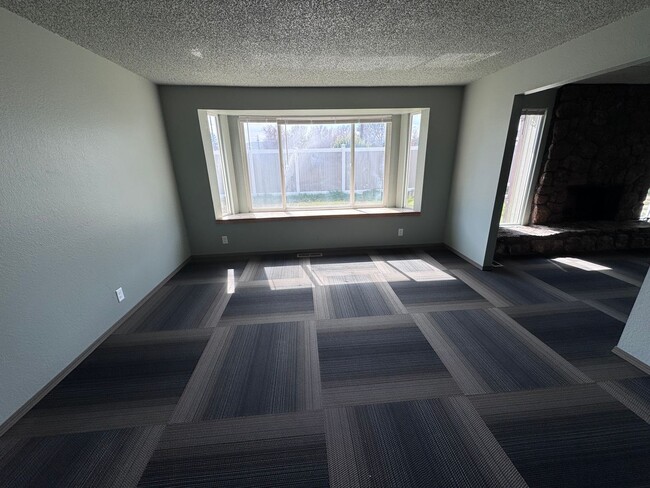 Foto del edificio - 4 Bedroom House