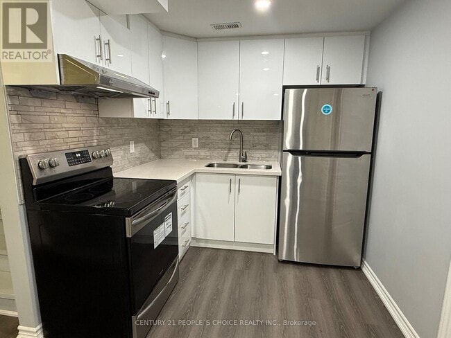 Building Photo - 2 Dufay Rd