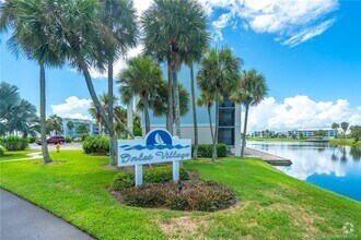 Building Photo - 40 NE Plantation Rd