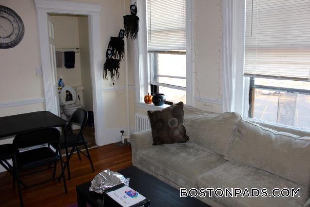 Building Photo - 447 Park Dr