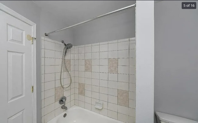 Building Photo - 4 Bedroom 3 Bathroom Home