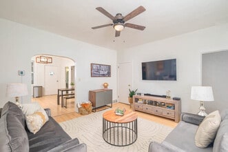 Building Photo - 405 Michigan St