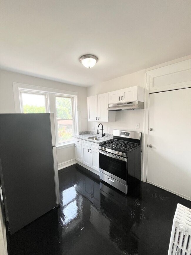 Building Photo - 4126 W 24th Pl