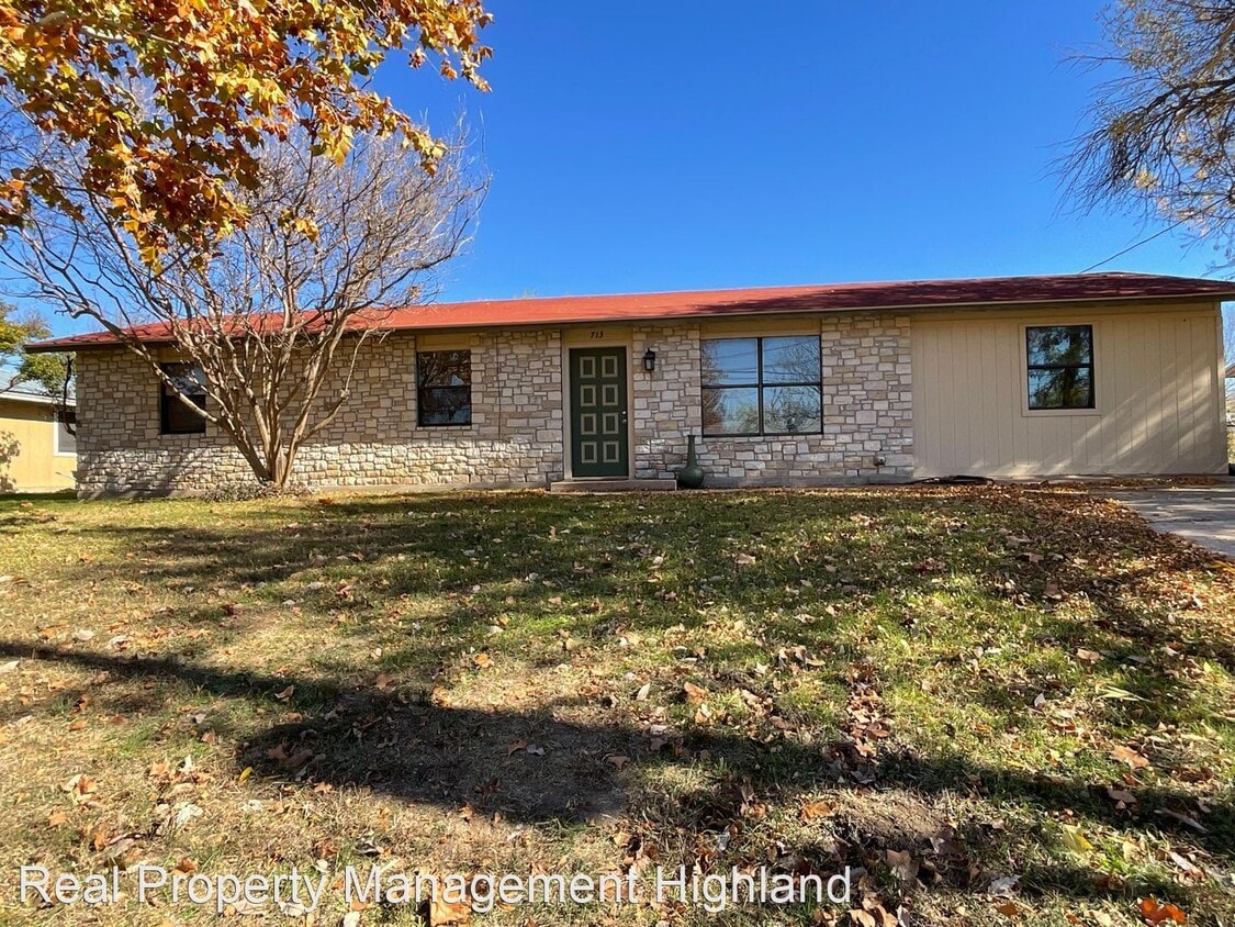 3 br, 1 bath House 713 N. Rhomberg House Rental in TX