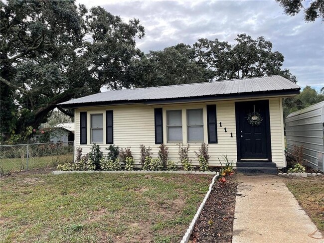Adorable 2 bed/ 1 bath home in Seffner!! - Adorable 2 bed/ 1 bath home in Seffner!!