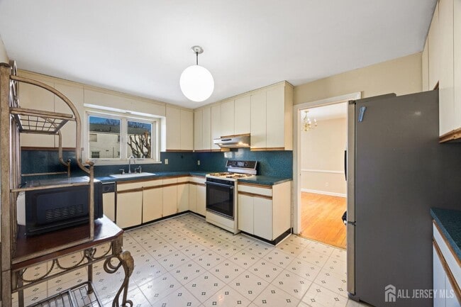 Building Photo - 298 Newark Ave