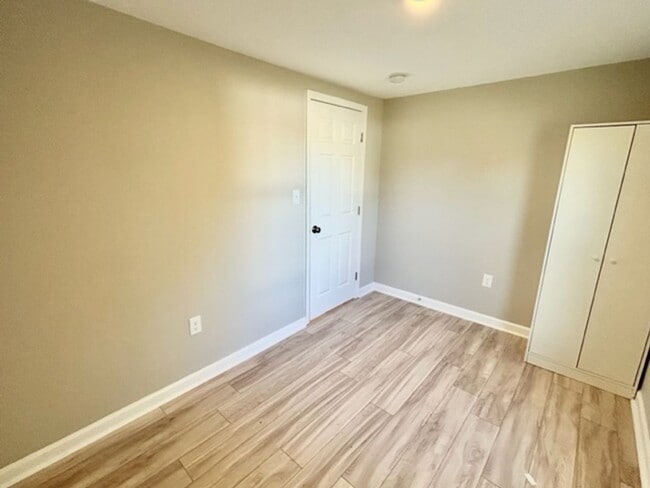 Building Photo - Fully Renovated 2 Bedroom Home in Prime Hu...