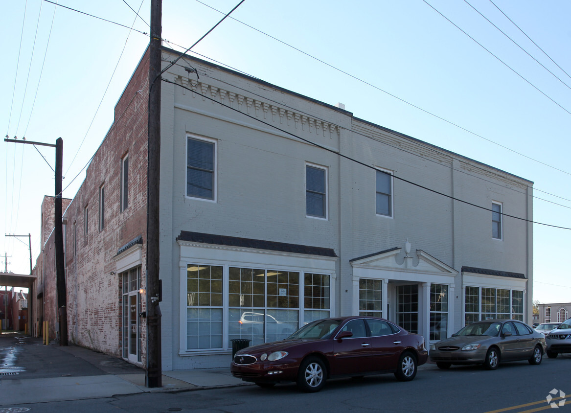 Primary Photo - The Lofts on James