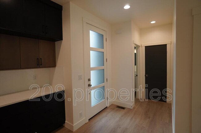 Foto del edificio - 4314 W Clark St