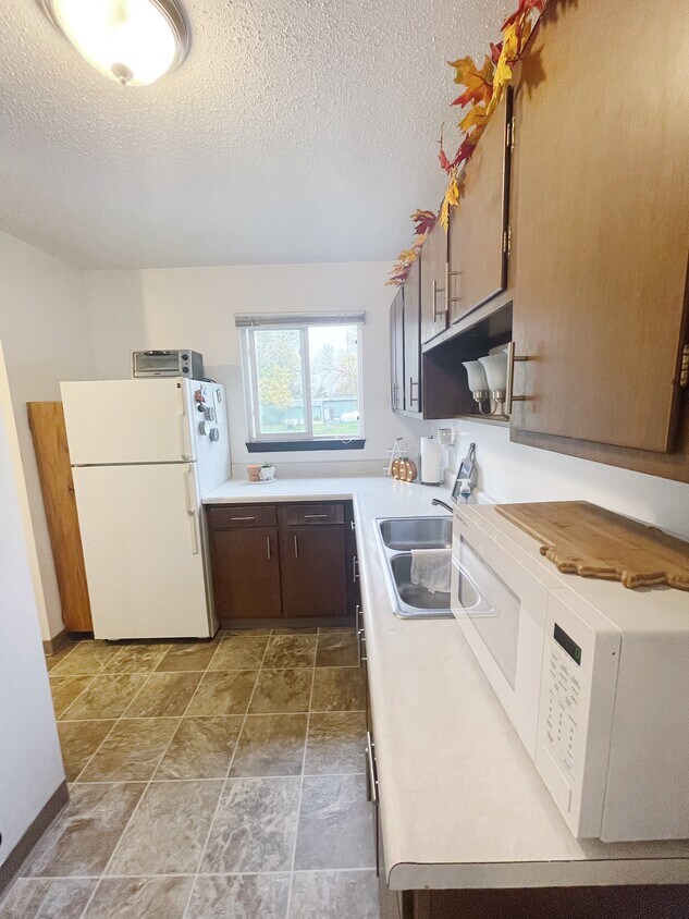Kitchen - 425 5th St SE