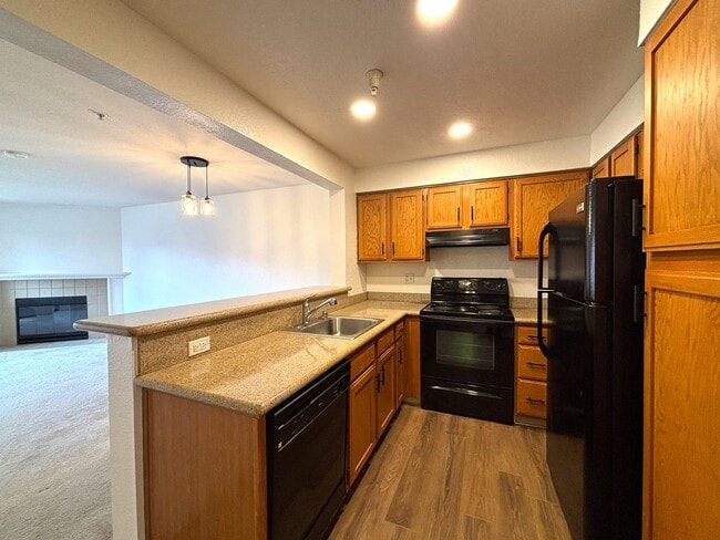 Foto del edificio - Beautiful & Spacious 1 Bedroom Condo in Highly Desirable Adobe Hills