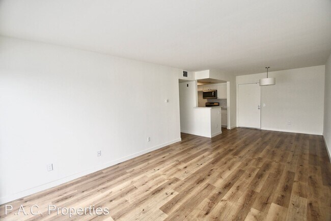 Building Photo - 1 br, 1 bath Apartment - 15007 Burbank Blv...