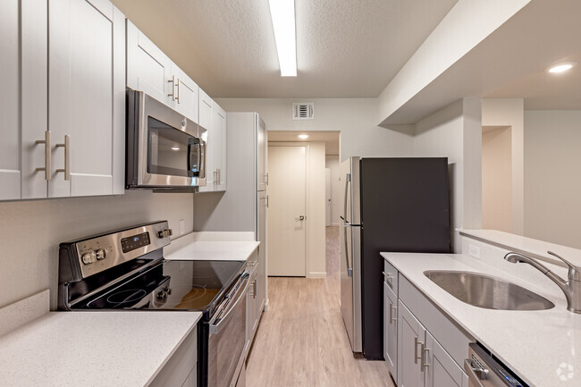 1BR, 1BA, - 790SF - Kitchen - Apartments 36