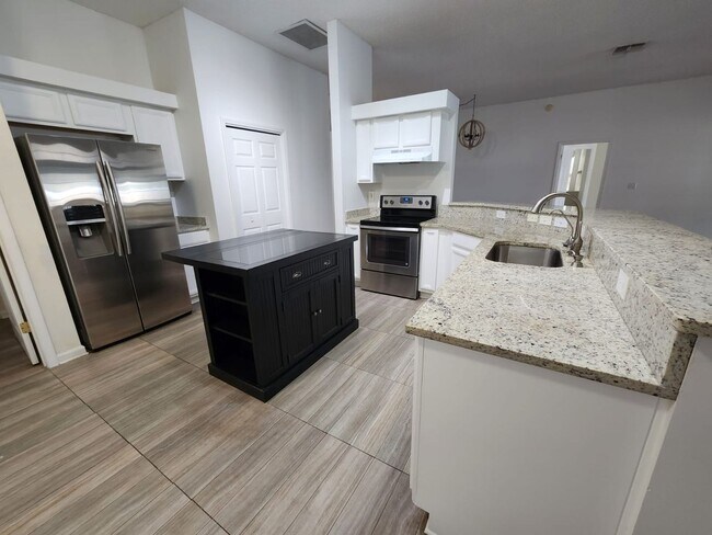 Building Photo - ***TWO WEEKS FREE*** Beautiful 4 bedroom 2 bath Home