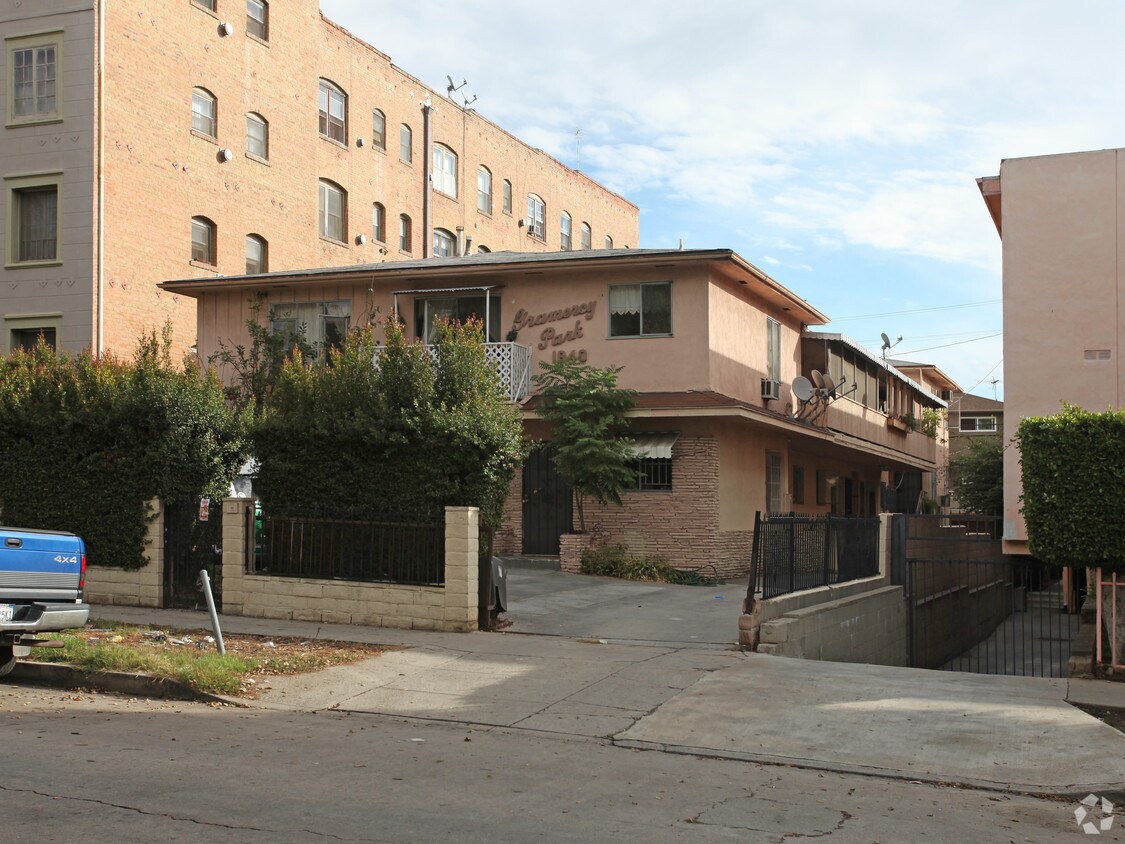 Foto principal - 1840 N Gramercy Pl