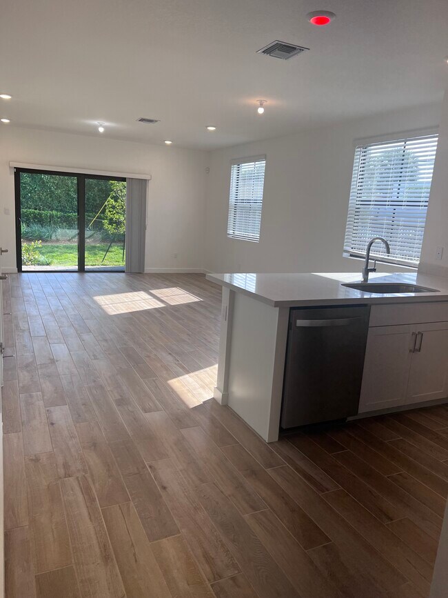 Foto del edificio - 136 SE 5th Ct