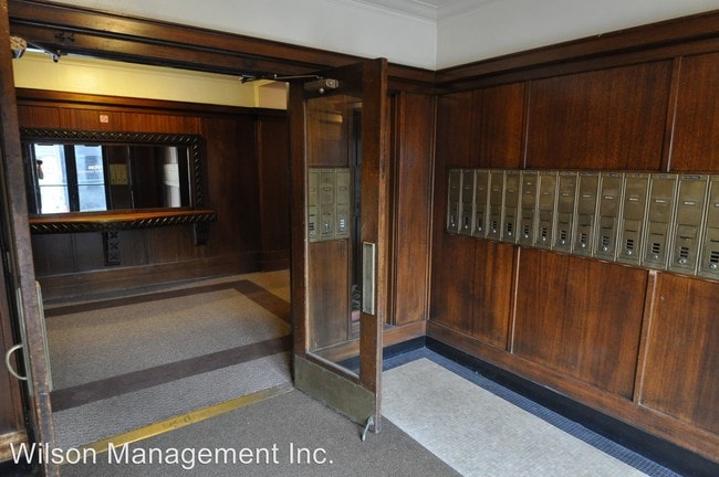 Building Photo - 107 1st Ave N