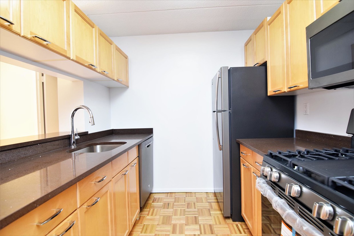 Primary Photo - 345 E 64th St