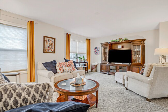 Building Photo - 6367 Creekbend Dr