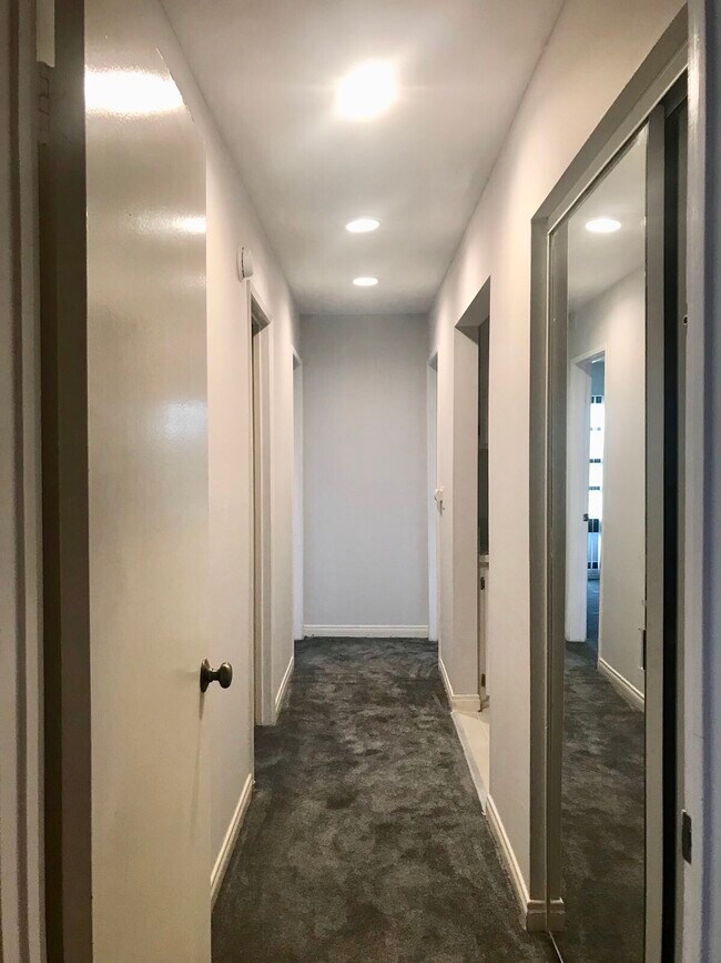 Foto del edificio - 8650 Gulana Ave