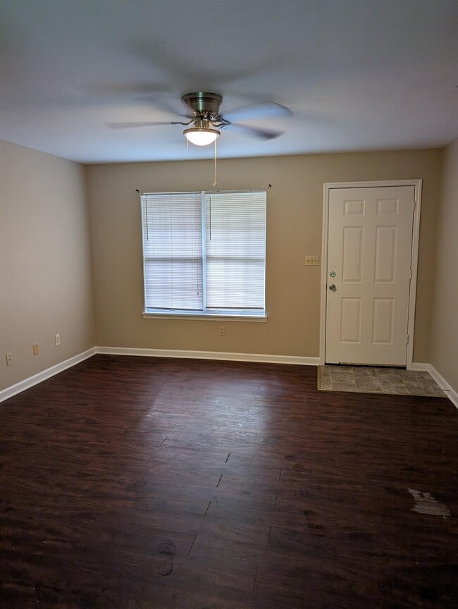 Building Photo - 2555 Chateau Ln
