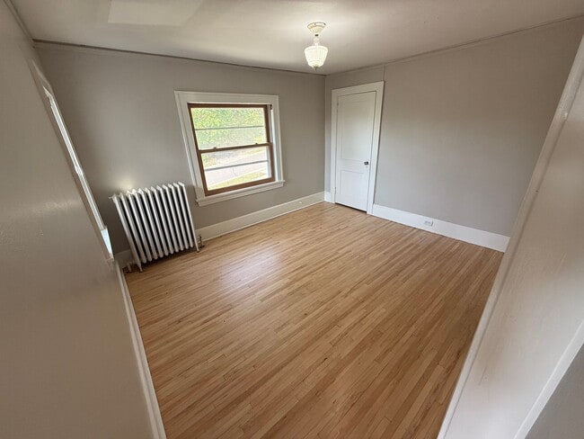Building Photo - Duluth MN 5 bedroom - 2.5 bath