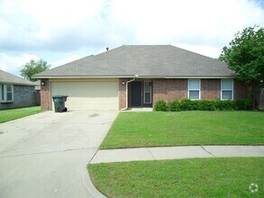 Building Photo - 1604 Briarcreek