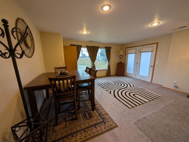 Building Photo - Gorgeous large Clarkston Heights duplex