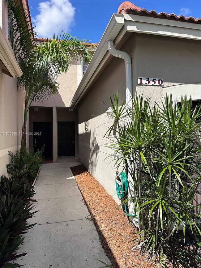 Foto del edificio - 1350 Sorrento Dr