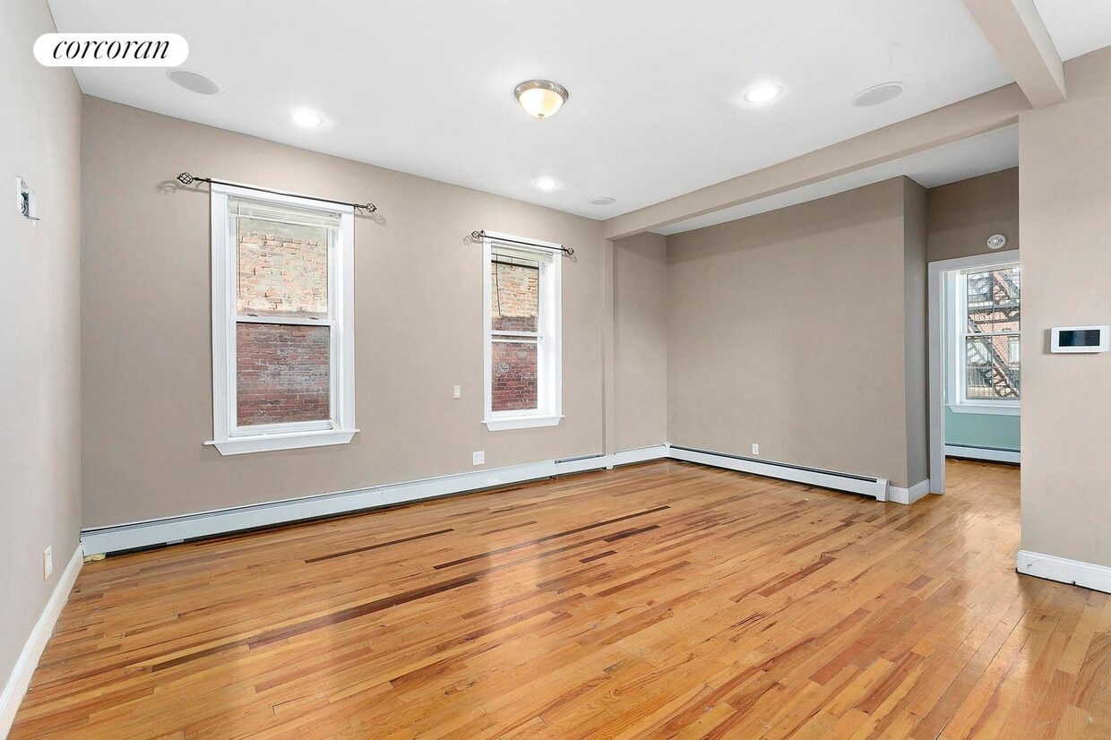 Building Photo - 1530 Lincoln Pl